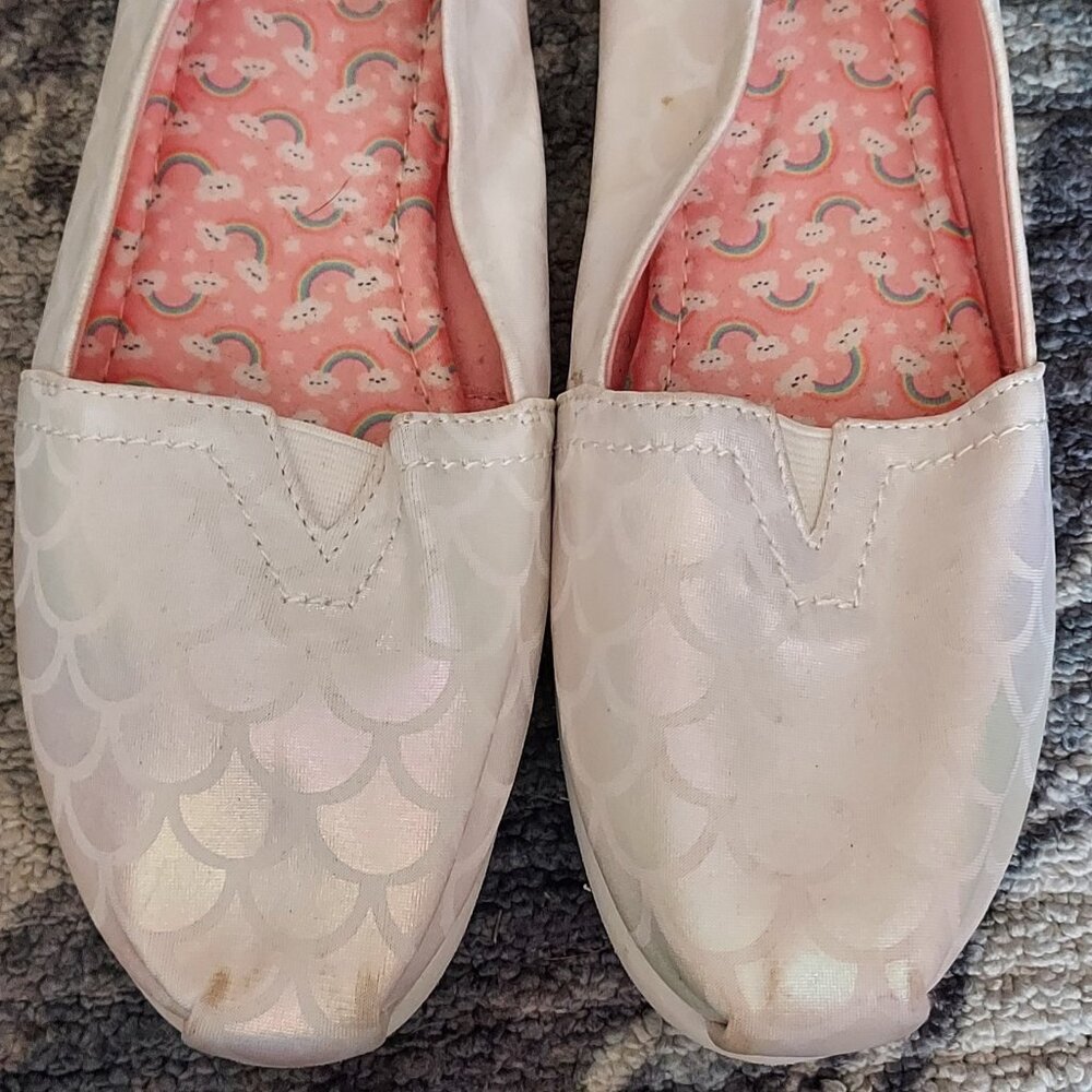 Girls Scales slip on flats Size 2